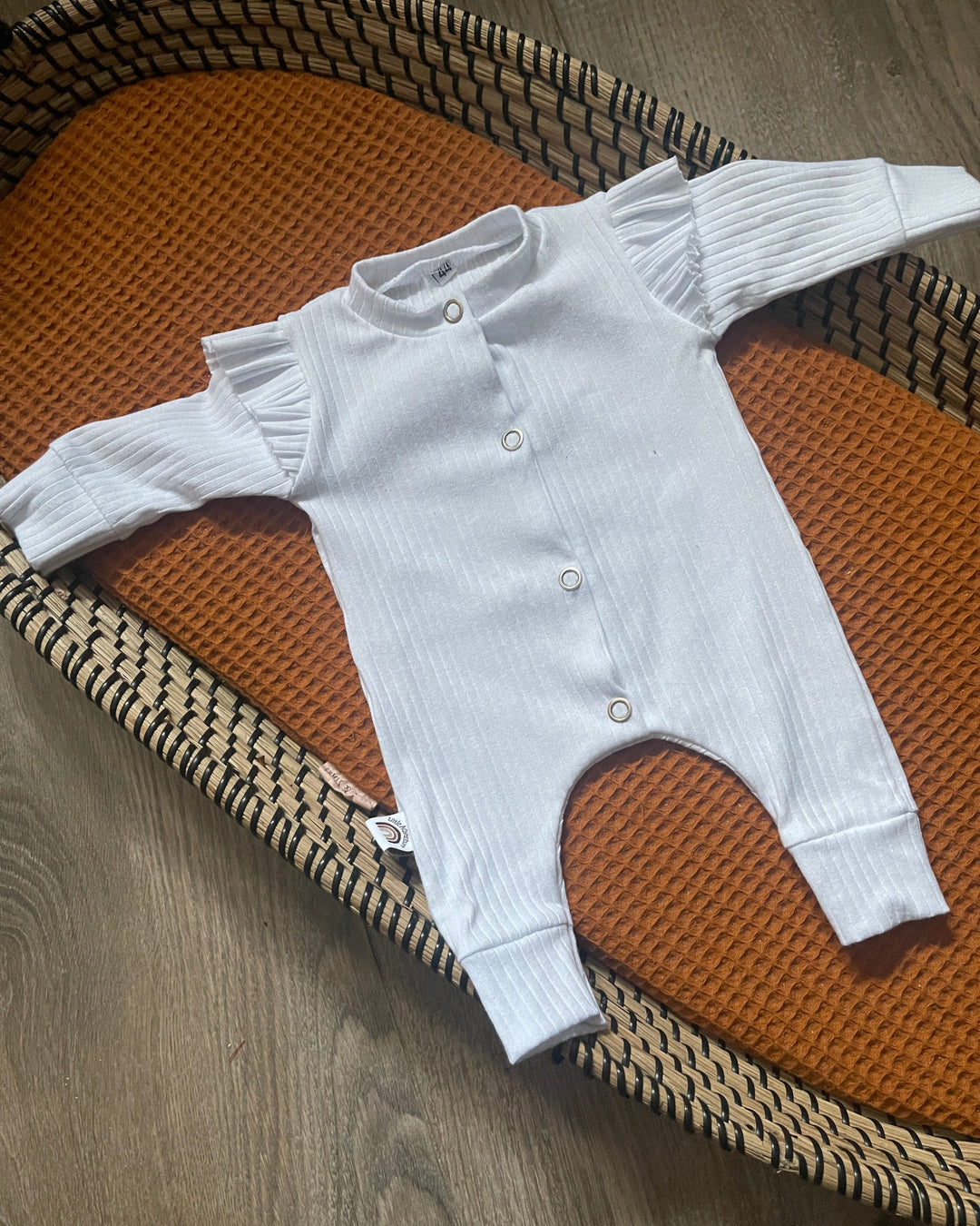 Baby meisje boxpakje ribstof wit met ruffles