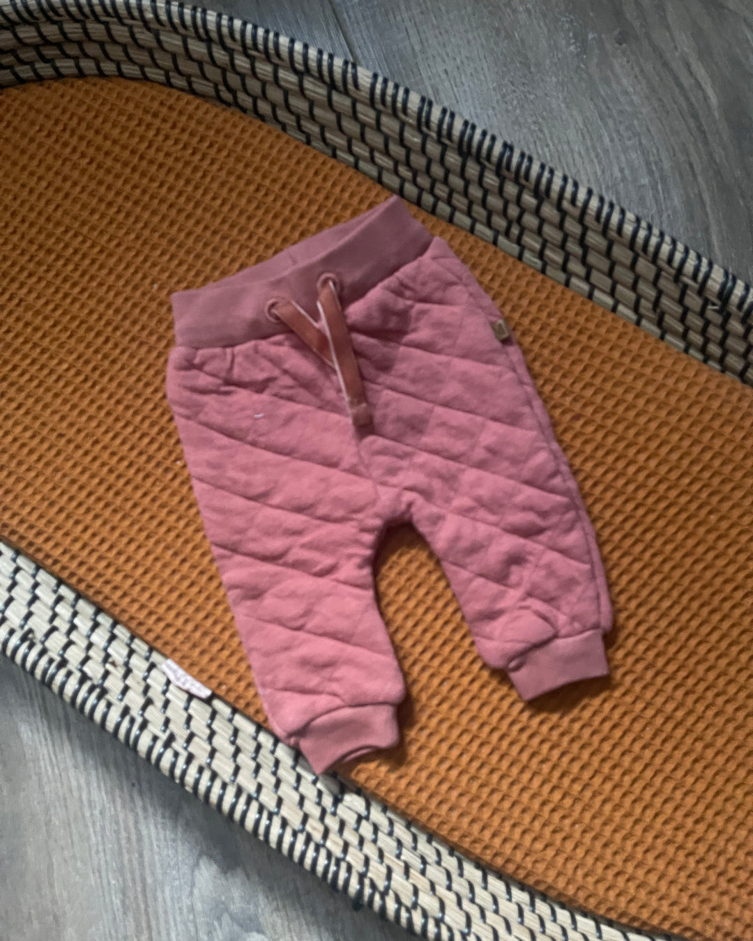 Prematuur baby quilted look broekje oud roze