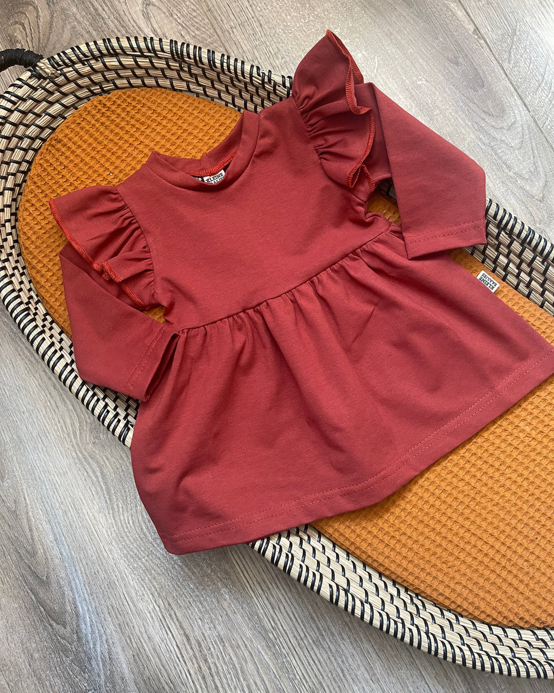 Meisjes jurk roest rood met ruffles