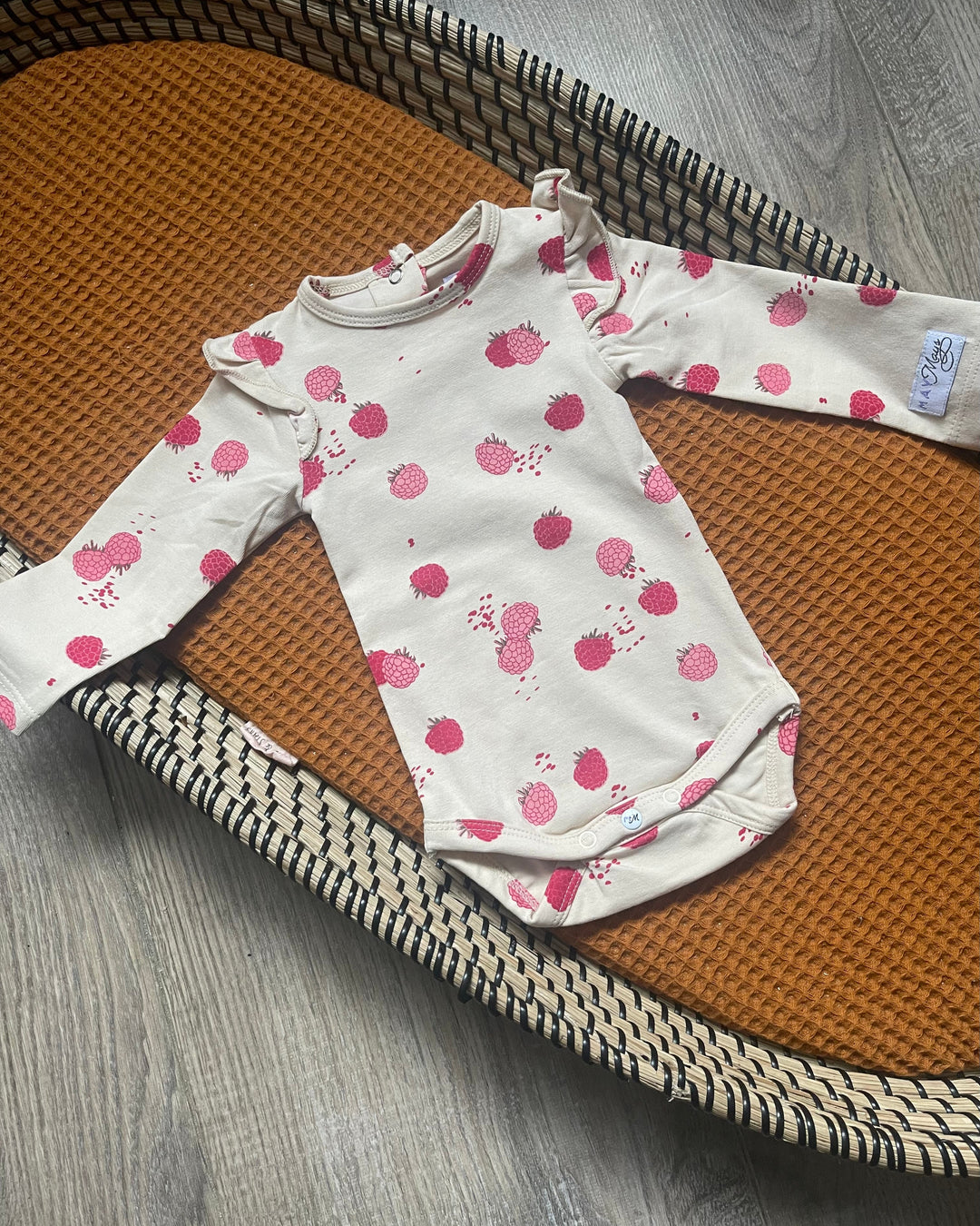 Lange mouw meisjes romper met frambozen en ruffles