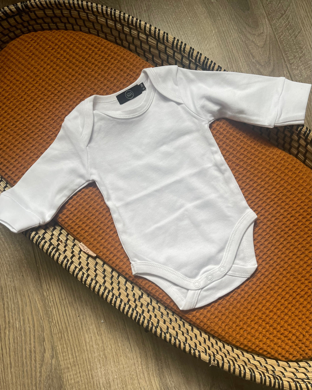 Lange mouw baby en dreumes romper in wit