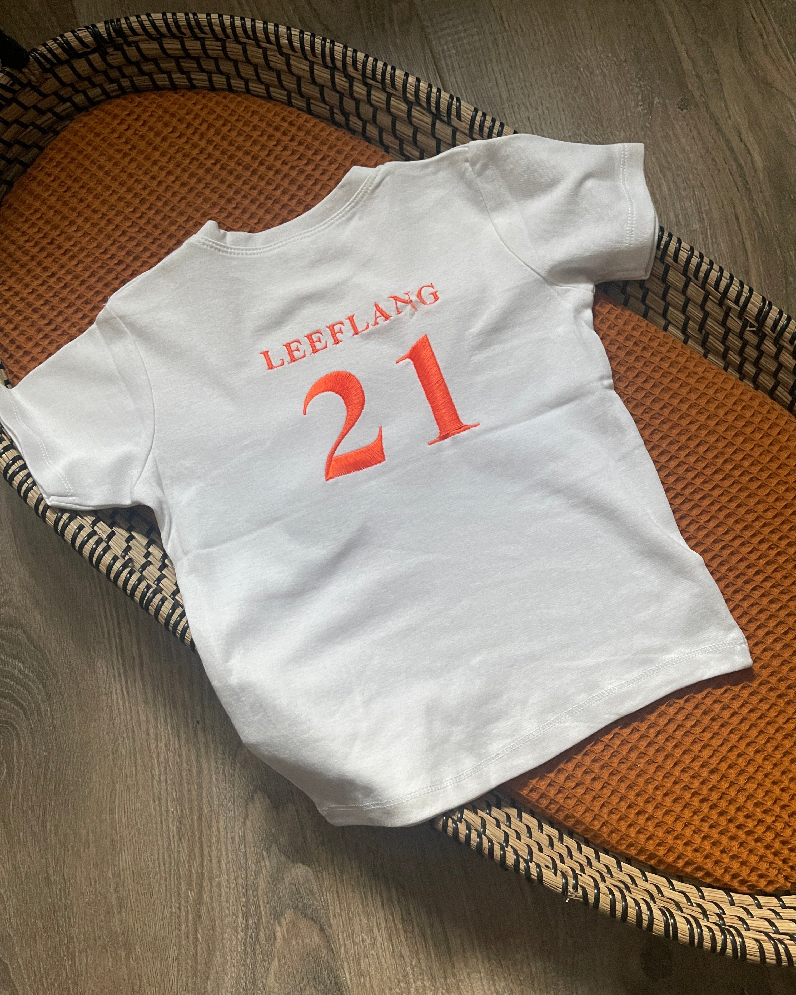 Shop een gepersonaliseerde kinder voetbalshirt bij Rainbowstars