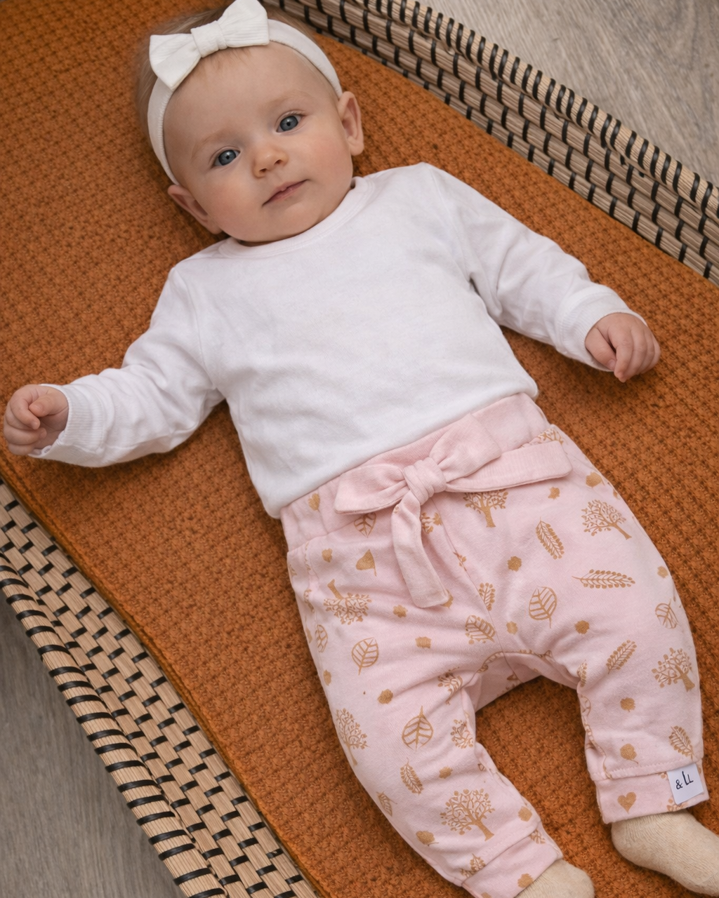 Baby broekje blaadjes strik roze