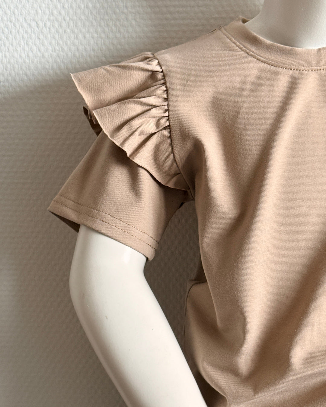 Detail tshirt beige