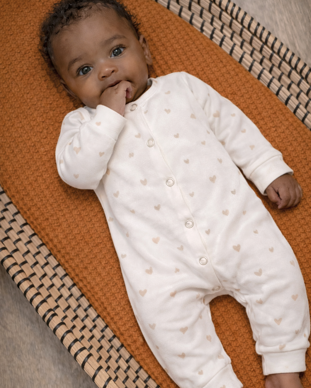 wit ribstof met hartjes