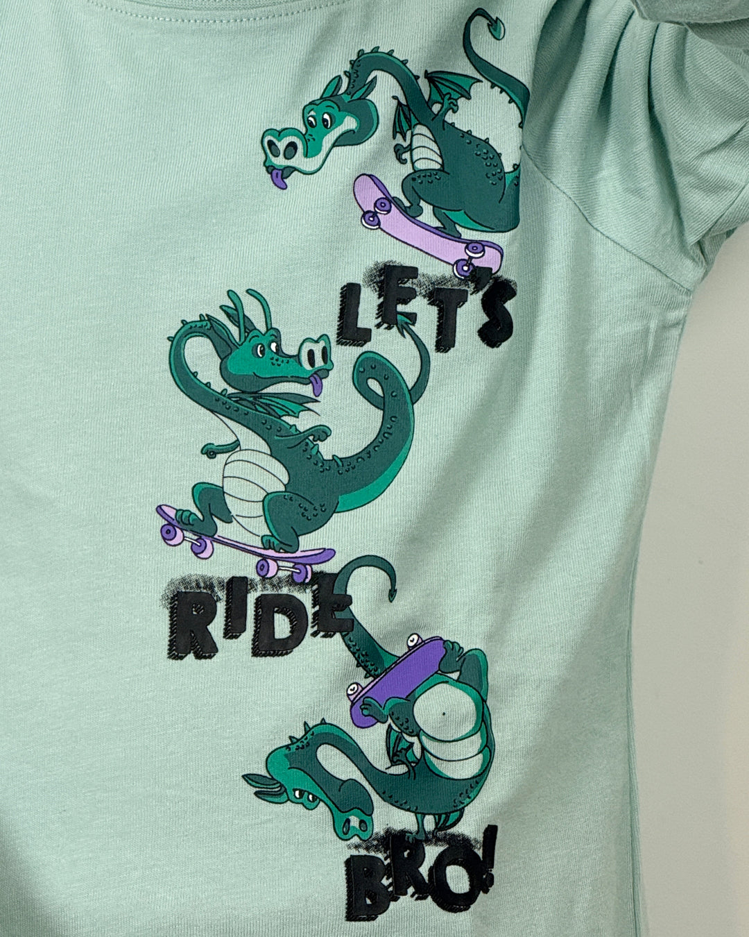 Groen blauwe longsleeve met draken print “ let’s ride bro! “