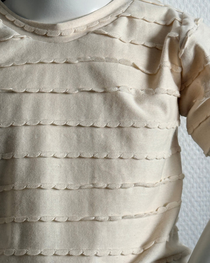 detail ruffle