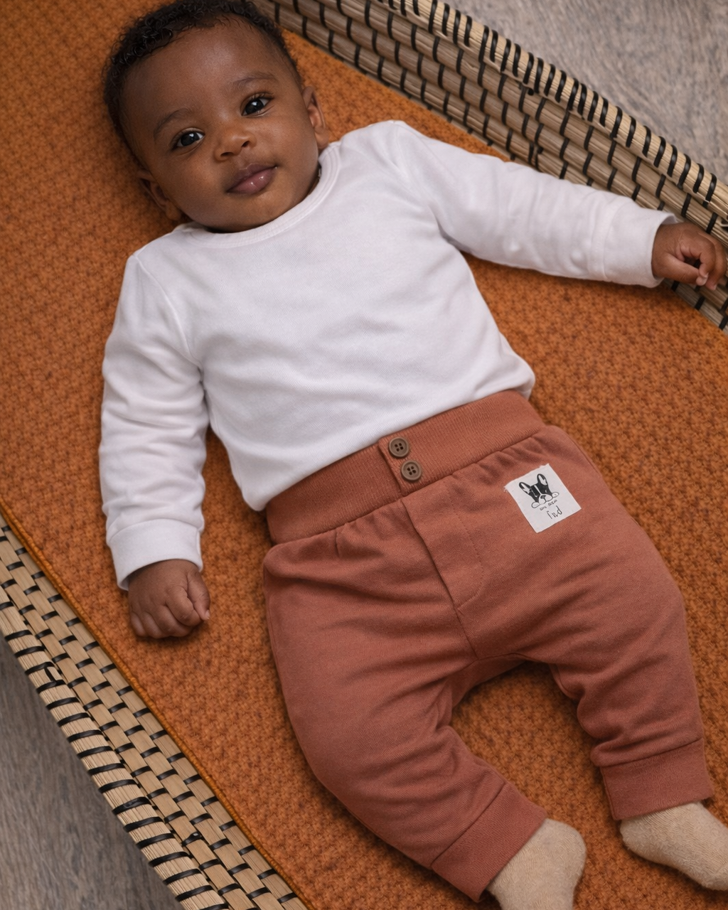 Hazelnoot baby broekje
