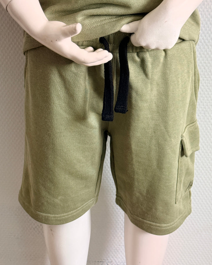 Detail olijf groene broek 