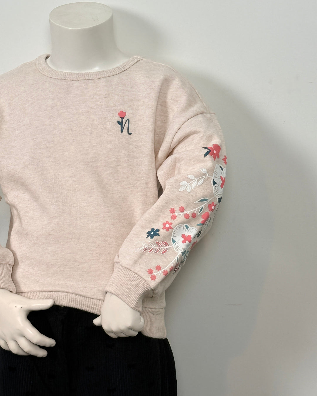 Detail trui bloem
