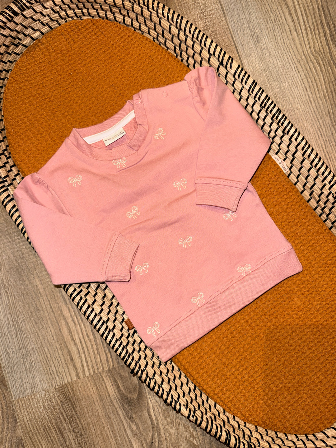 Trui roze met strikjes