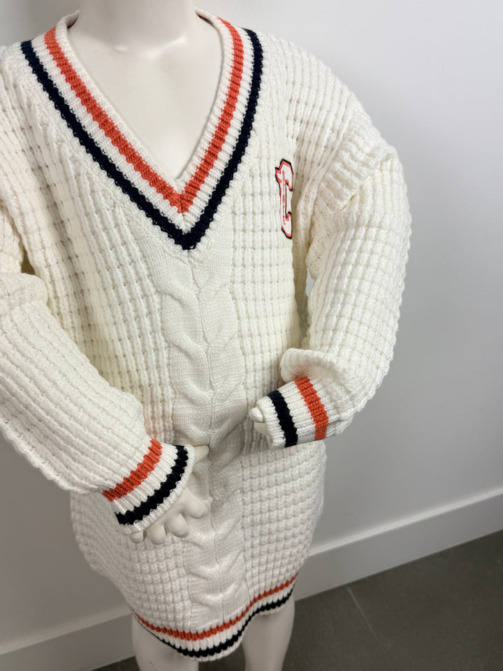 Wit gebreide basketbal look jurk met oranje rode en zwarte strepen