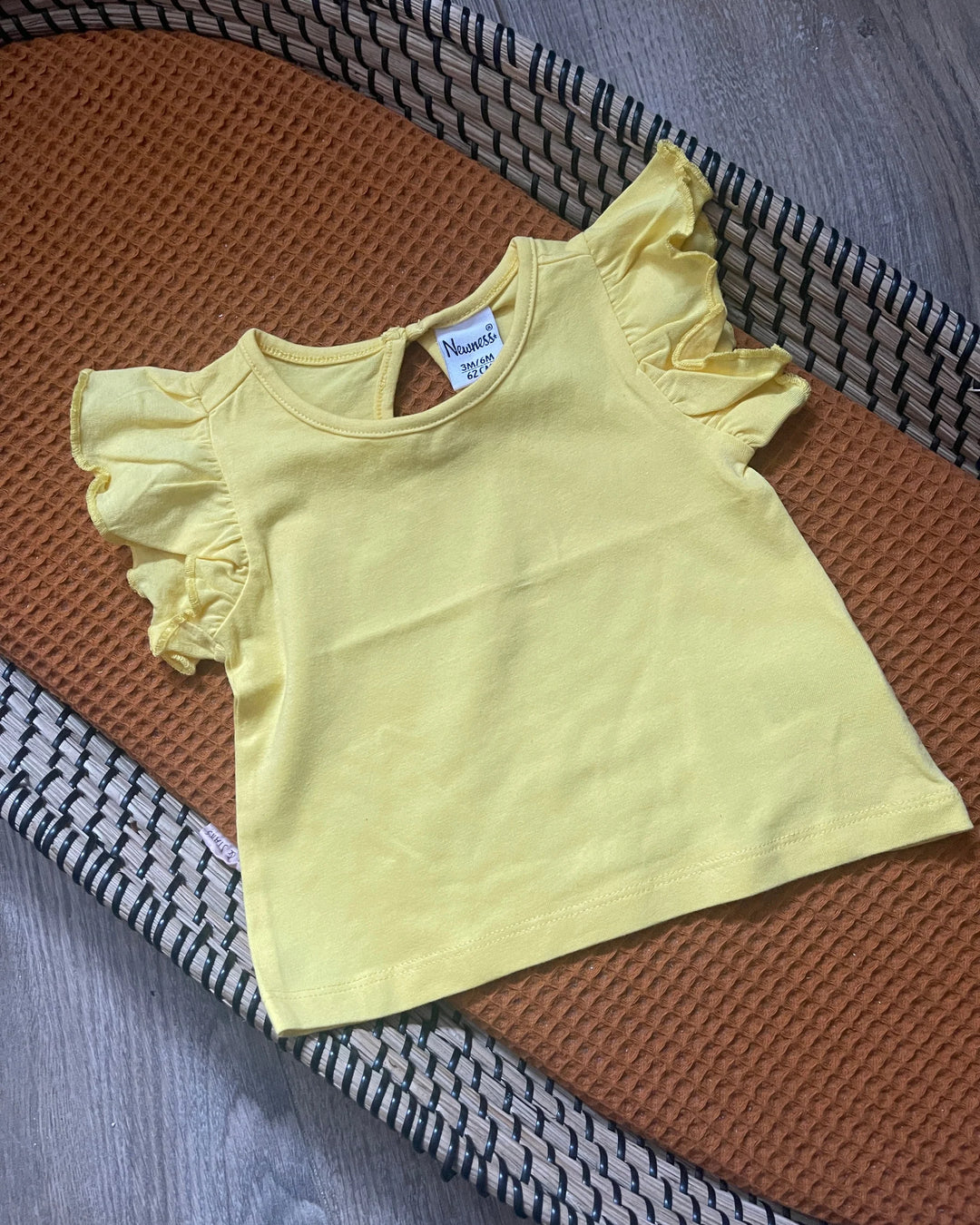 Baby meisjes t-shirt geel met ruffles