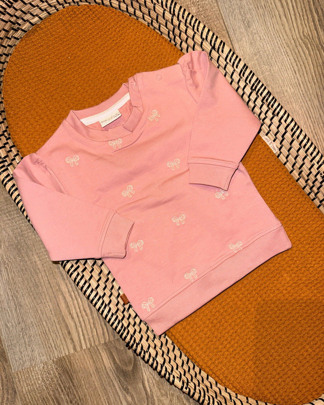 Trui roze met strikjes
