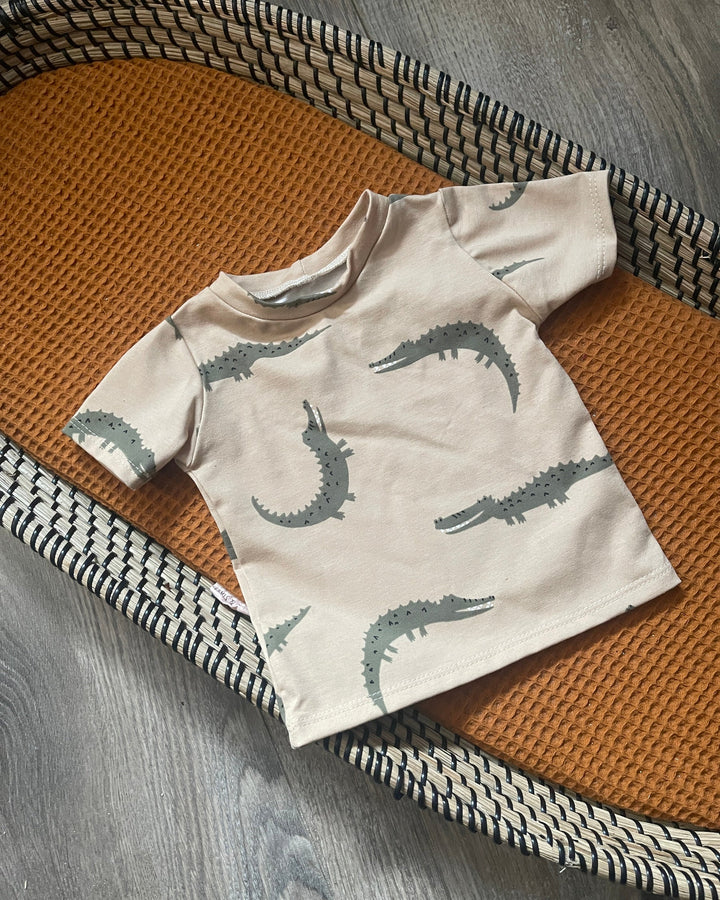Baby t-shirt beige met groene krokodillen