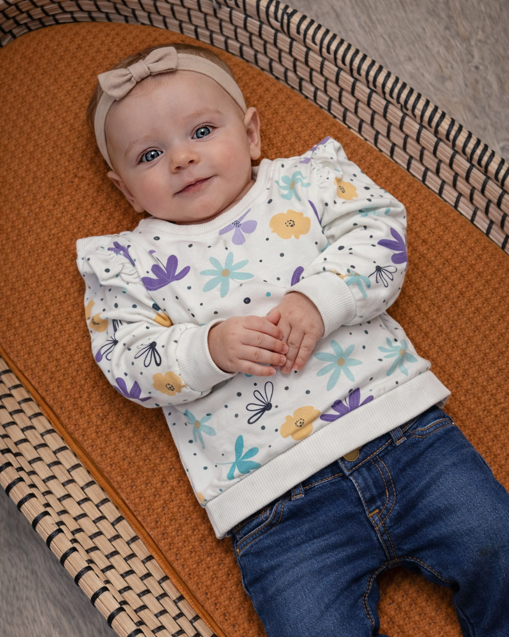 Baby sweater bloemen